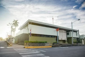 Regidor de Orotina denuncia que Municipalidad reparte diarios de CONAPAM a familiares de funcionarios